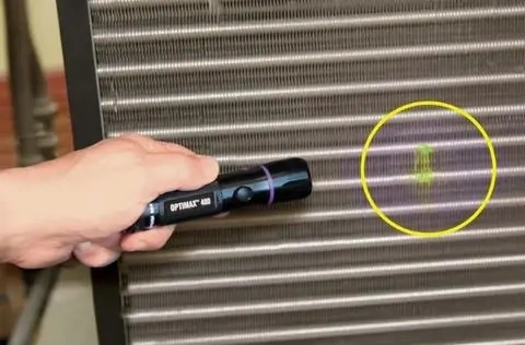 máy lạnh có mùi hôi khó chịu